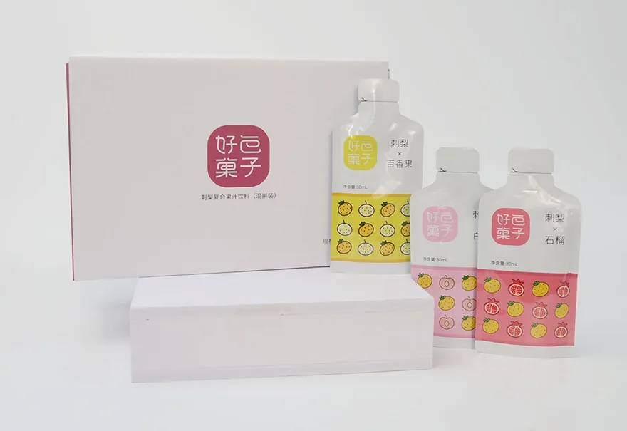 好色菓子复合果汁产品图：白盒与白桃、石榴口味袋装